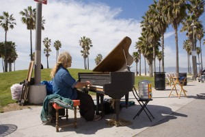 venice-beach-piano-man